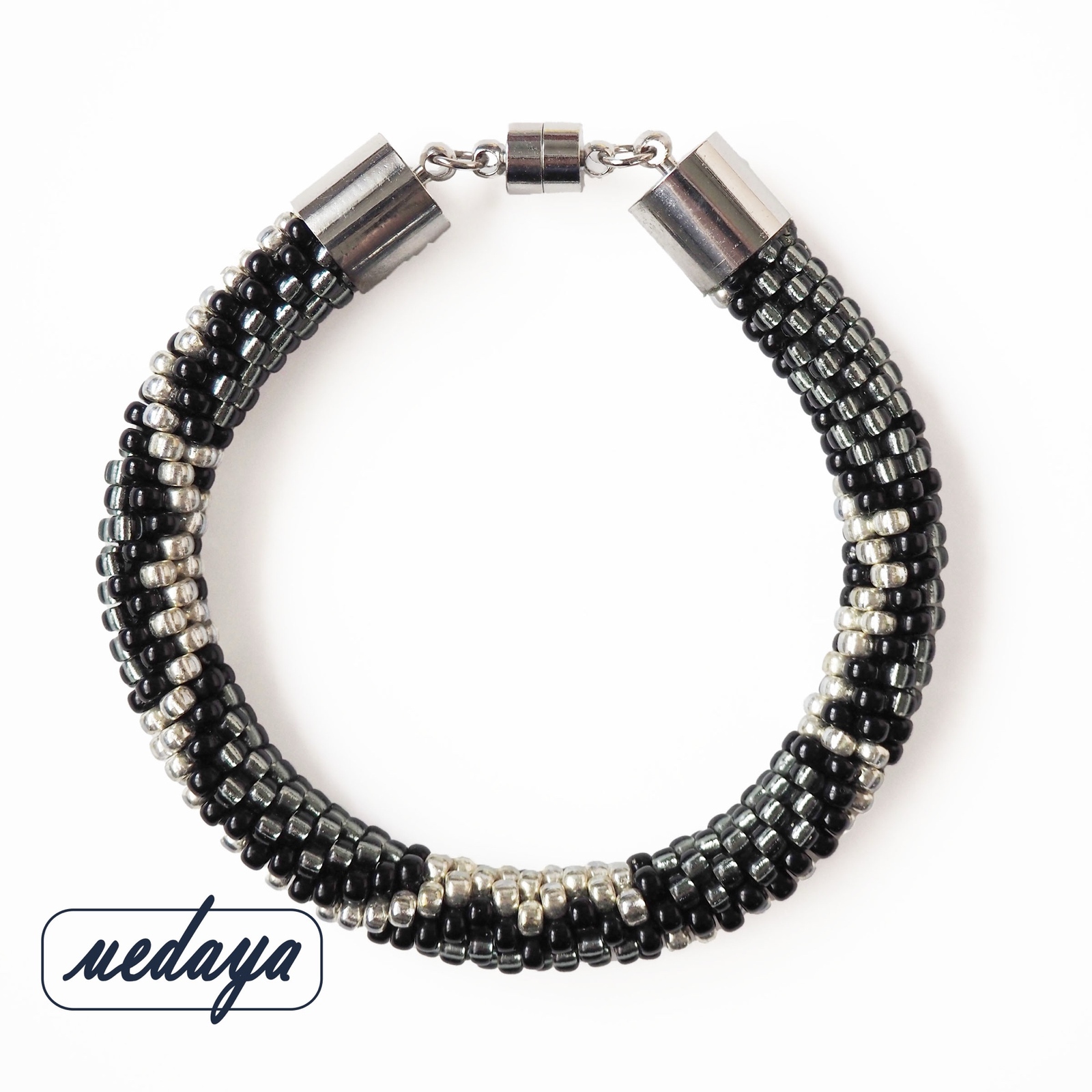 蛇モチーフ｜ブラック/ホワイト×グレー ビーズブレスレット｜推し活に