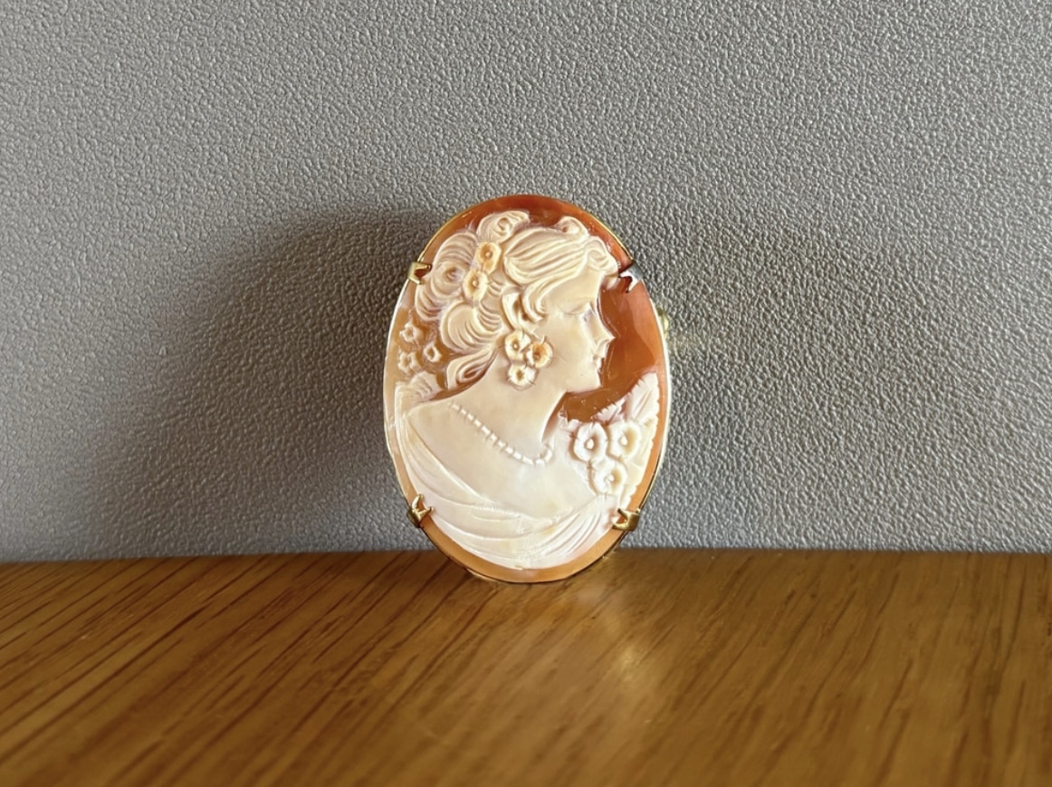 イタリアの古いカメオ Cameo アンティークカメオブローチ ディルーカ社