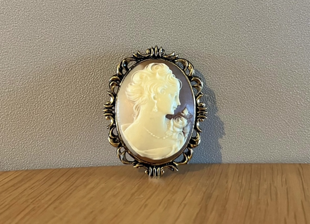 カメオ Cameo アンティーク　ブローチ