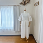 【専用】タンバリン・ドロップショルダーのギャザーワンピース （ベル袖） 