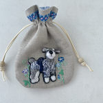 ふっくら犬の手刺繍　ミニ巾着　ミニチュアシュナウザー 