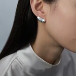 《silver》軽量 英字デザイン ピアス【P-1509】