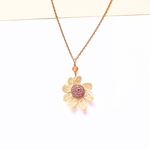 ひまわりネックレス　(刺繍糸 手編み 淡い 夏祭り カーネリアン)
