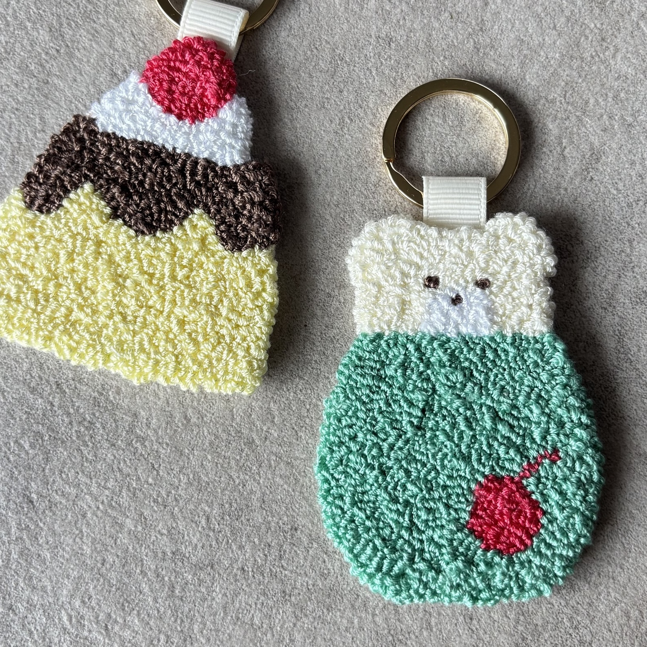 刺繍 キーホルダー ストラップ アガベ チタノタ ハンドメイド