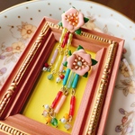 ミニ薔薇のゆらゆらピアス