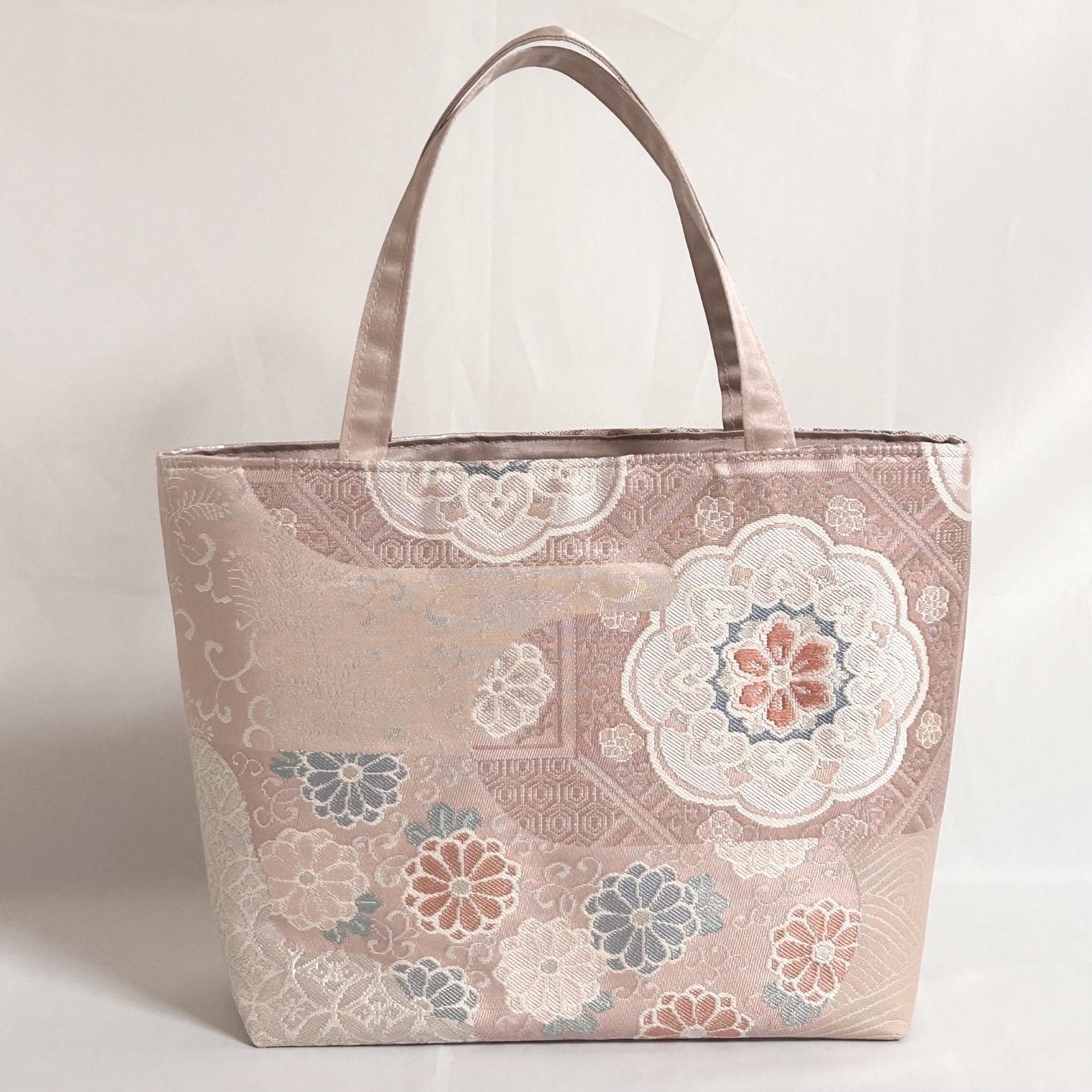 帯リメイクバッグ くすみピンク雲取りに華文・花菱・七宝・小菊