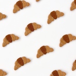 クロワッサンの刺繍ワッペン｜アイロン接着・アップリケ・洗濯OK｜ナチュラルカラー（茶色・ベージュ）・カフェ風・通園グッズ・プチギフト・かわいいパンモチーフ・刺繍雑貨・入園準備におすすめ・ハンドメイド