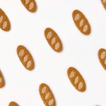 フランスパンの刺繍ワッペン｜アイロン接着・アップリケ・洗濯OK｜ナチュラルカラー（茶色・ベージュ）・カフェ風・通園グッズ・プチギフト・かわいいパンモチーフ・刺繍雑貨・入園準備におすすめ・ハンドメイド