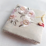 持ち歩きたくなるニードルブック🌸　針山とポケットに収納🪡　【さくら】