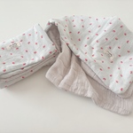 特別ご奉仕品！　ガーゼケット　小粒いちご　ストロベリー　グレー　おしゃれ　ユニセックス　ハンドメイド　ひざかけ　カフェマット　お祝い　出産準備　枕カバー