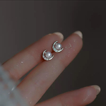 【ピアス】1ペア　月　パールピアス　フォーマル　小さめピアス　プチピアス　シリコンキャッチ