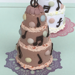 ミニチュア  音符のデコレーションケーキ  (チョコレート)