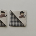 【童話しおり/白いねこと黒いねこ 1ページ】動物刺繍入りブックマーク
