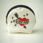 手刺繍ファスナーポーチ「FOREVER」