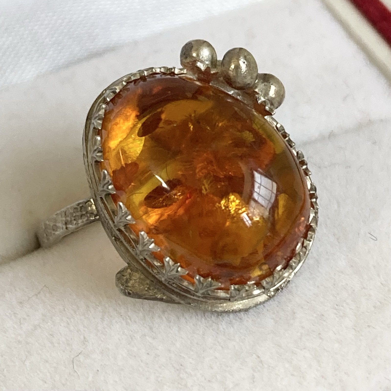 彫金作品 琥珀 シルバーリング - BACKYORAKU'S GALLERY | minne