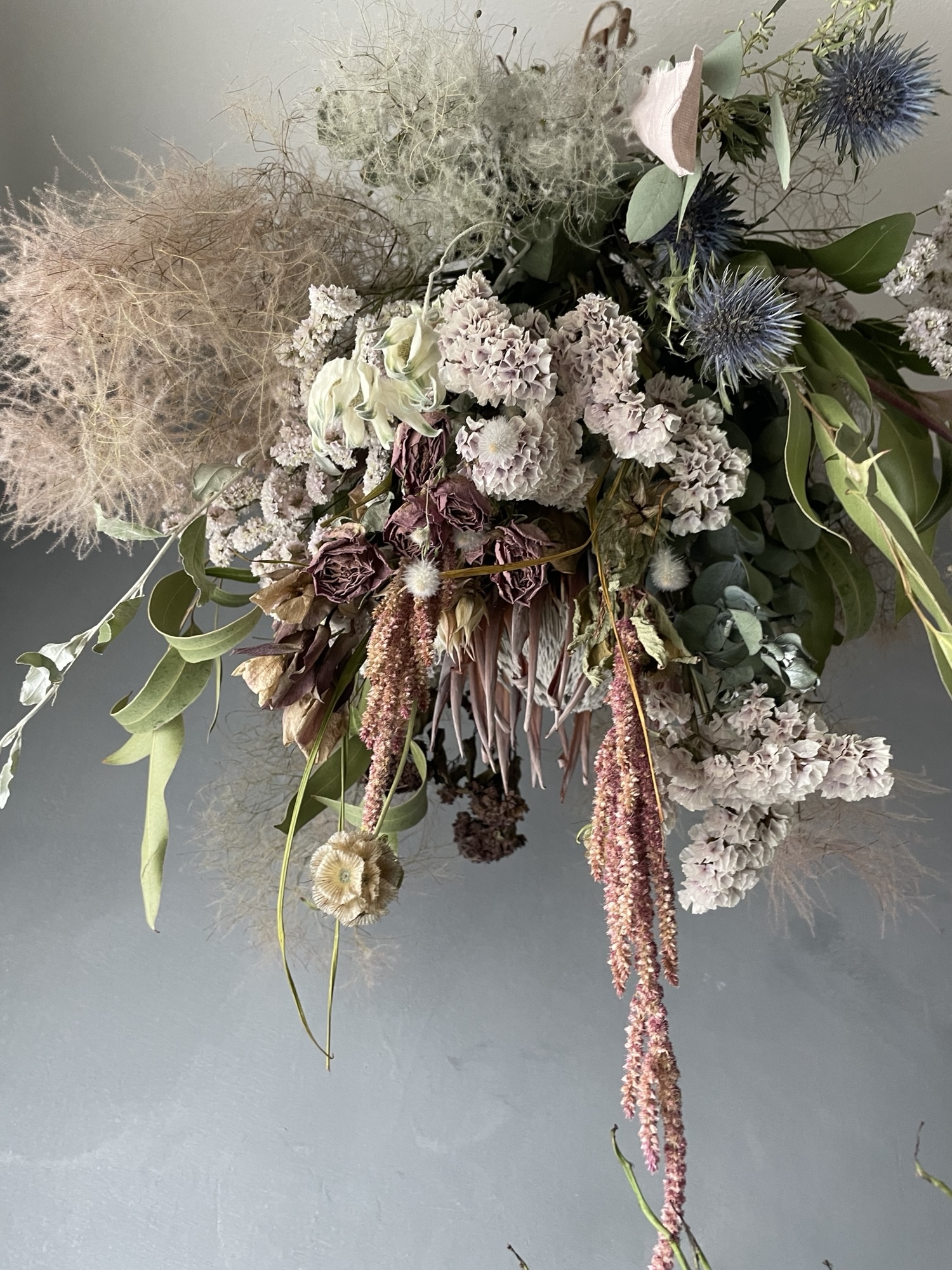 Cherryさまオーダー縦50㎝のオーバルリース　スモークツリー スモークツリーとスターチスのリース | oder-made flower label momo