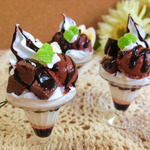 チョコレートパフェのストラップ