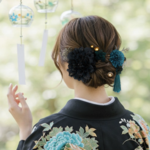 髪飾り グリーン×林檎の花の編みおろしヘアアクセサリー　成人式　卒業式　結婚式　振袖　着物　和装　ヘアアクセサリー　かんざし　留袖　前撮り　髪かざり　ウェディング　フォトウェディング　おしゃれ　水引　