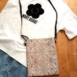 【縦28×横23】一緒にお出かけしたいインド刺繍ショルダーバック　サコッシュ　サブバッグ　母の日　プレゼント　ギフト　散歩　旅行　フェス　夏祭り　浴衣　斜めがけ　ストラップ付き
