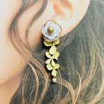 白梅の華やかピアス/イヤリング