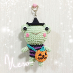 あみぐるみキーホルダー☆ハロウィンルックのカエルちゃん