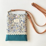 リバティ風　少し落ち着いた花柄のスマホポシェット♪