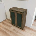 ヘリンボーン風扉の収納棚　キャビネット　チェスト　シェルフ　カフェ　ブルックリン　アンティーク