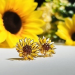 ひまわりのお花ピアス イヤリング　向日葵　ビタミンカラー　夏　サマー　涼しげ　浴衣　夏祭り