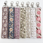 インド刺繍リボン　ハンドストラップ　スマホ　お試し価格♡