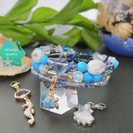 🌊天然石ターコイズ&ミルキークォーツ&ブルーオーラクォーツコイルブレスレット　ウミガメ　タツノオトシゴ　シェル貝殻チャーム付き。