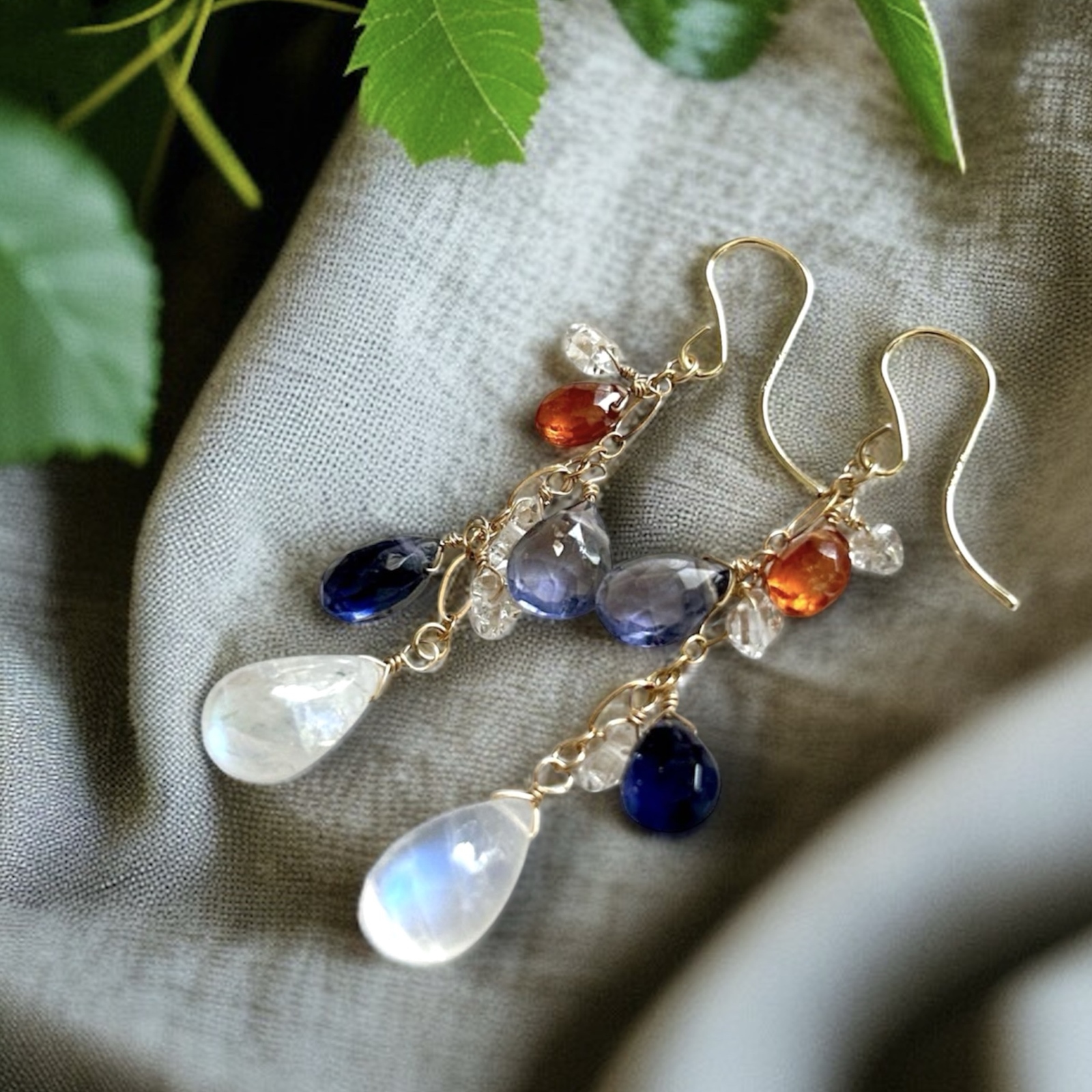 14kgf 素晴らしいシラー！ レインボームーンストーン　ピアス　イヤリング 送料無料】素晴らしいシラーと透明感！ 14kgf 天然石 レインボー