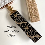 YONE♡きれいめブラック＆ピンクベージュのハンドストラップ♡インド刺繍りぼん　携帯ストラップ　スマホストラップ　プレゼント　シンプル　yone