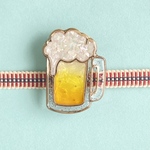 華やかな泡の輝く生ビール帯留