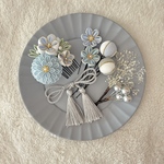 ［KusuTemari藍白］つまみ細工　七五三　髪飾り　成人式　卒業式　袴　リボン　かんざし　ゴールド　ヘアアクセ　プリザーブドフラワー　かすみそう ちりめん　グレー　モダン　金　金箔　青　ブルー　