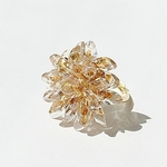 チェコビーズ　ビーズ　ガラスビーズ　指輪　リング　フラワー　花　クリア　ゴールド　金色　大人　かわいい　大ぶり　上品　結婚式　セレモニー　母の日　カーネーション　ギフト　プレゼント　着物　浴衣