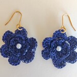 花びらのピアス&イヤリング①青