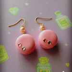 小さなマカロンのピアス