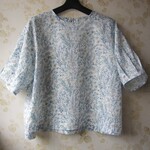 М又はＬサイズ　ご希望のサイズで　リバティ　フランダースリネン生地　バタフライ・メドウの半袖夏ブラウス