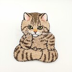 刺繍ブローチ  考える猫、キジトラ