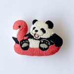 刺繍ブローチ「夏の楽園パンダ　～フラミンゴ～」