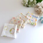 the first present to baby*ベビーちゃんのお口拭き8重ガーゼハンカチセット*リースフラワー*ベビートイ*アヒルの散歩*無添加*生成り*クリーム*肌に優しい素材