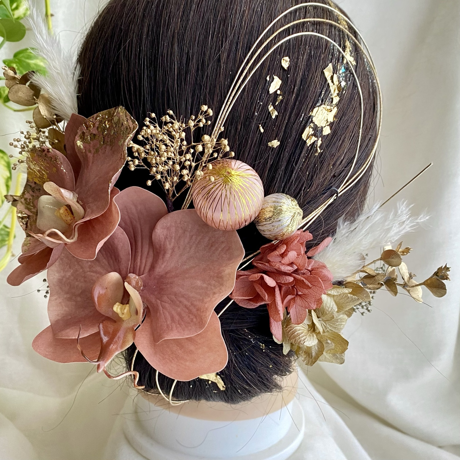 No.62 胡蝶蘭の髪飾り 金箔アレンジ ドライフラワー 赤 レッド 結婚式 成人式 卒業式 前撮り ウェディング ブライダル 着物 和装 No.62 胡蝶蘭の髪飾り 金箔アレンジ ドライフラワー 赤 レッド 結婚式 成人式 卒業式 前撮り ウェディング ブライダル 着物 和装