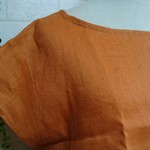 オレンジ色　リネンのプルオーバー(刺繍追加)