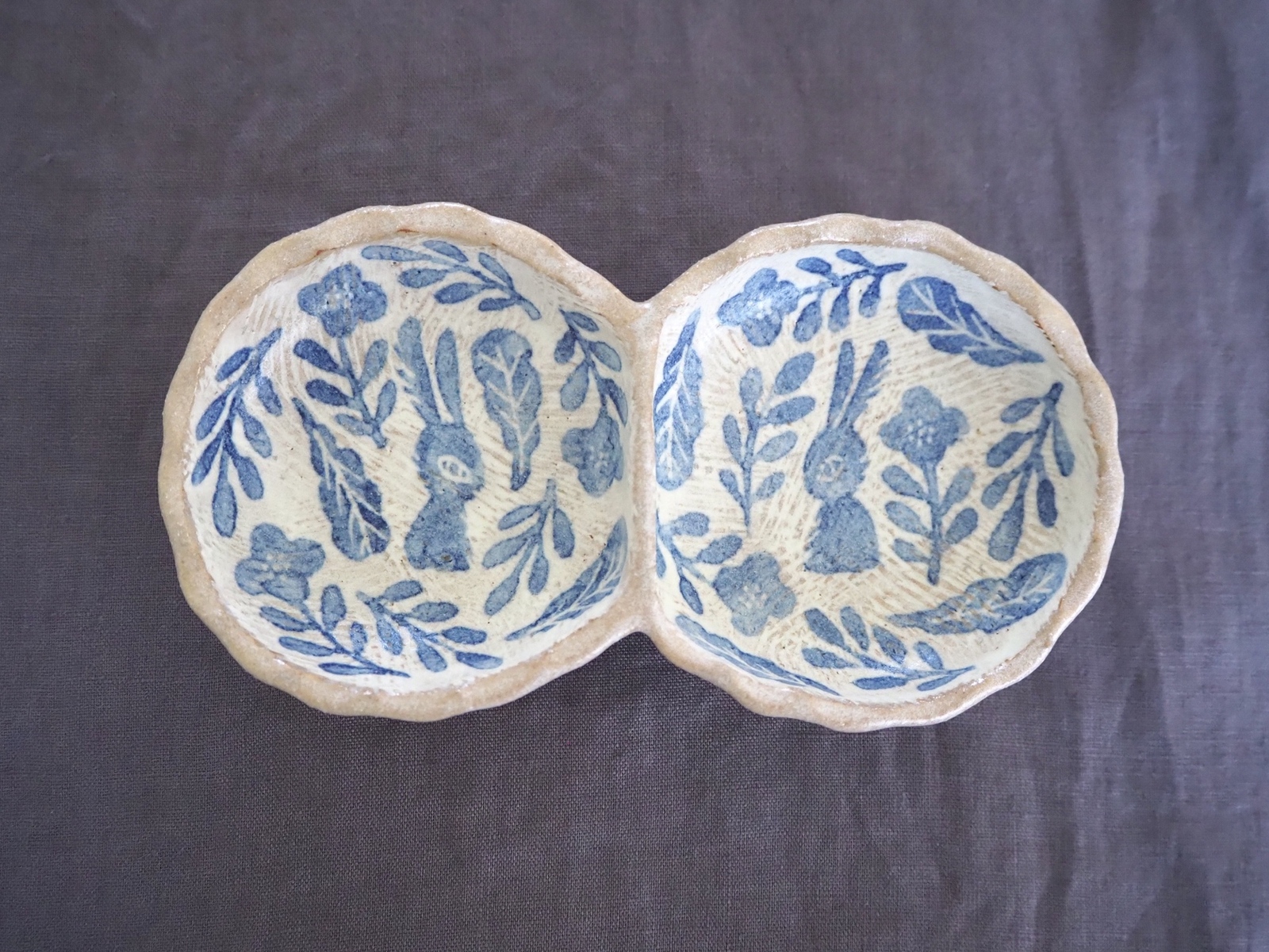 染め付けうさぎ薬味皿　『twins』