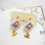 ラブレターと小鳥の刺繍ピアス／イヤリング【ピンク×サックス】