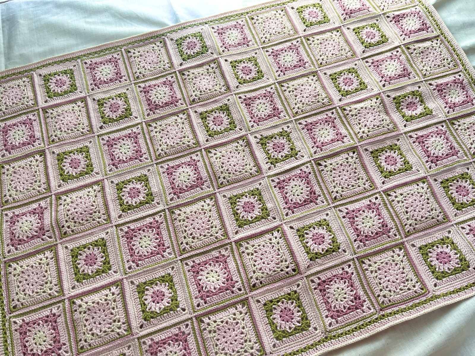 【ハンドメイド】モチーフ編み  ブランケット☆2406 2024.7.15(Mon) ‹いろはで編むハーフブランケット~sakura~› と