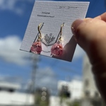 koron𓂃 𓈒𓏸 ゆっくり揺れるデザイン　お花のレジンアクセサリー