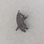猫の刺繍ブローチ  バンザイ寝・黒猫    Embroidery brooch  Cat
