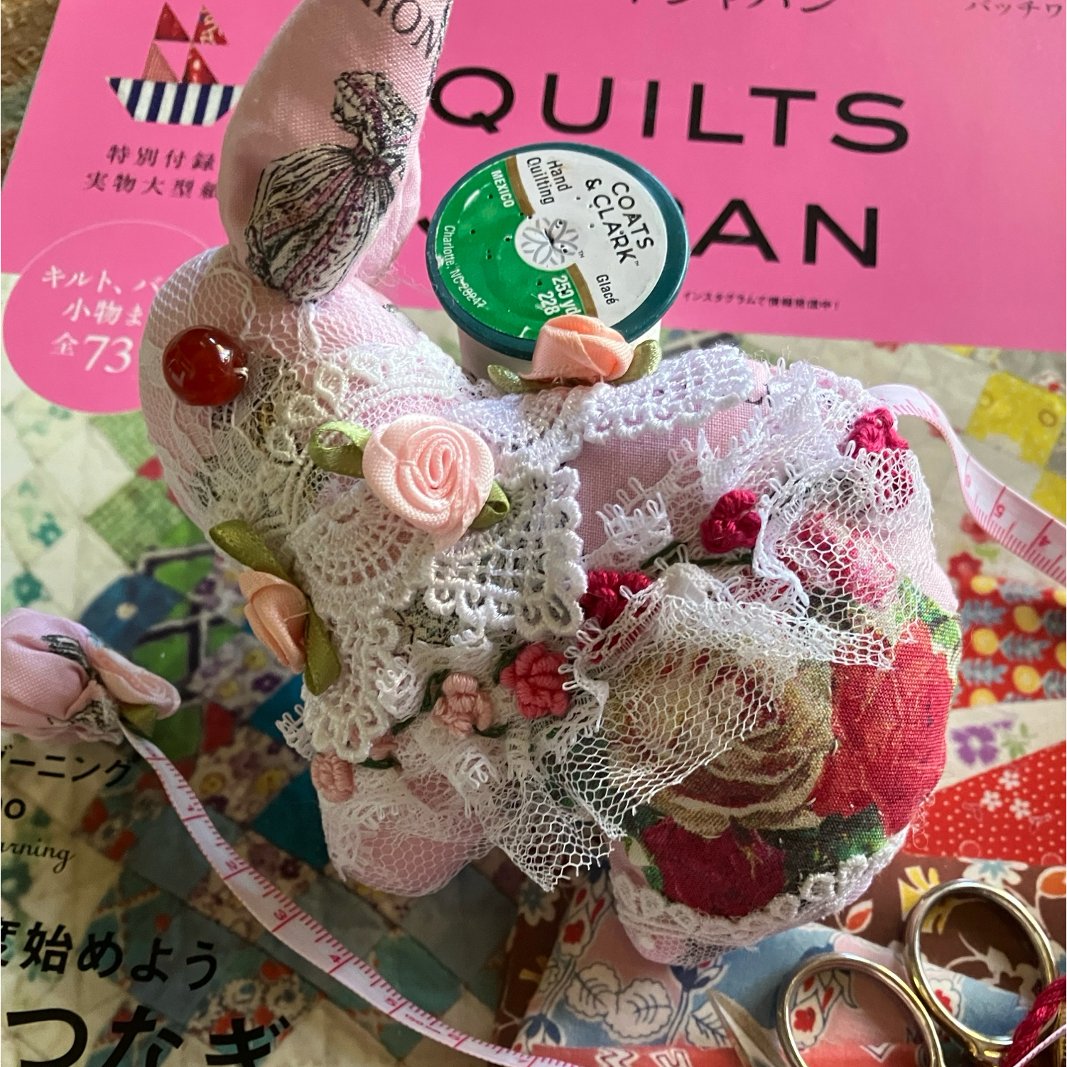 パッチワークキルト　ハンドメイド　花カゴ 012 パッチワークキルト 花かごのミニキルト タペストリーにも