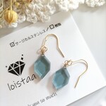 【おまとめ】ロンドンブルーランダムカットひと粒ピアス+フリルカービングピアス
